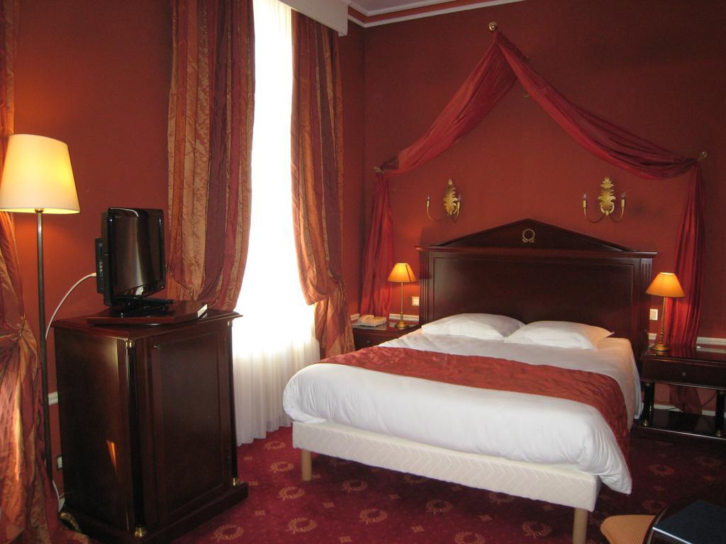 Hotel Les Marechaux Auxerre Buitenkant foto